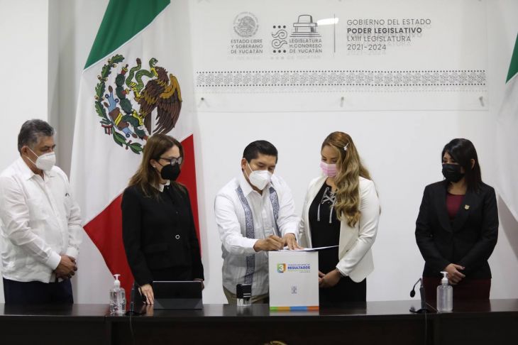 Envía Vila Dosal su tercer Informe de Resultados al Congreso de Yucatán